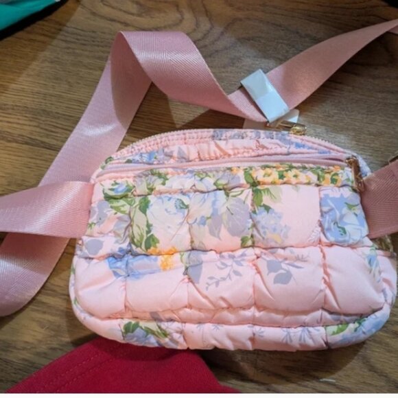 Puffy Floral Quilted Fanny Pack in Pink🆕 🏃♀️⚡🚚💥 - Picture 6 of 8